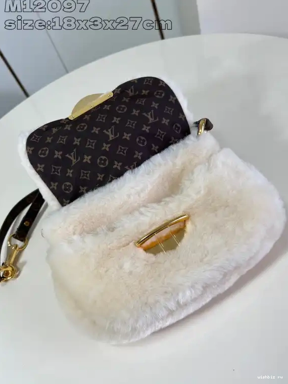 WIS Vuitton Ski Louis Sunset 0517